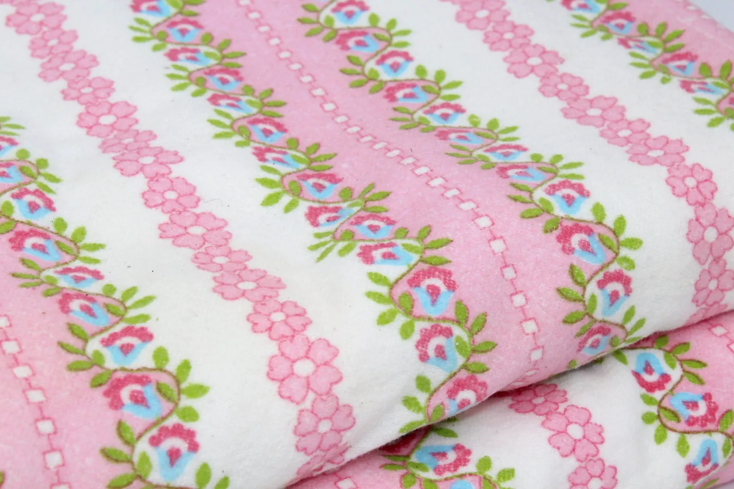Mon Ami(e) Vintage Betttuch Blumen-Muster weiss-rosa-blau