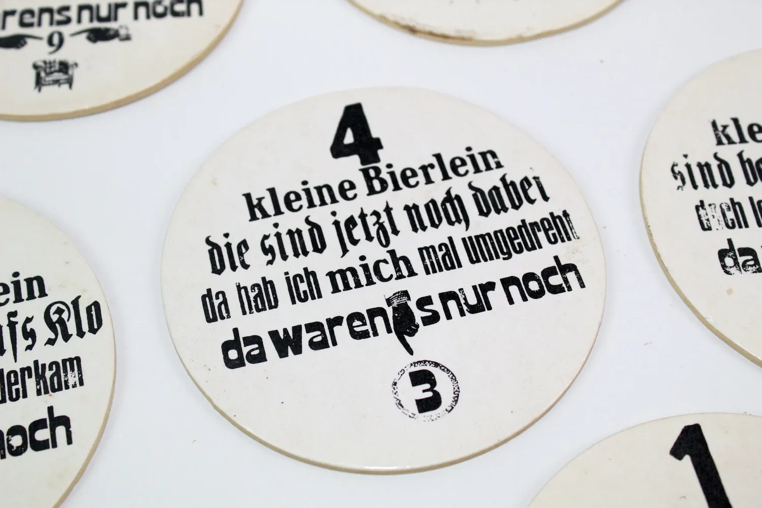 Mon Ami(e) Vintage 10 kleine Bierlein Bierdeckel Pappe 7er Set