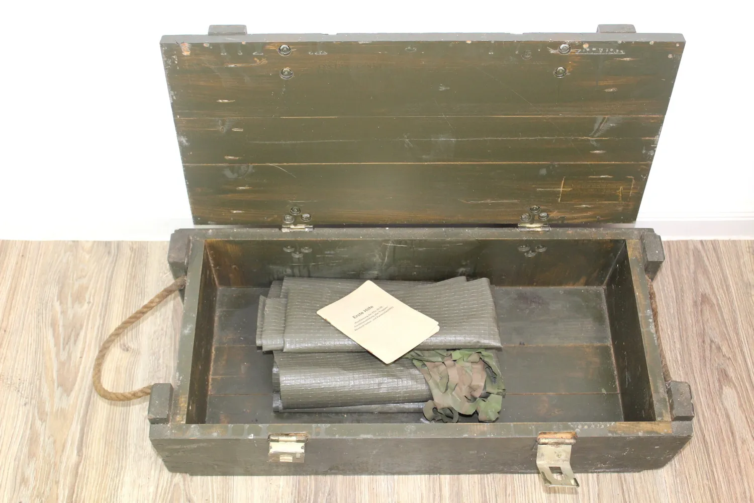 Mon Ami(e) Vintage Holzkiste olivgrün Seilgriffe 70,5 cm Bundeswehr