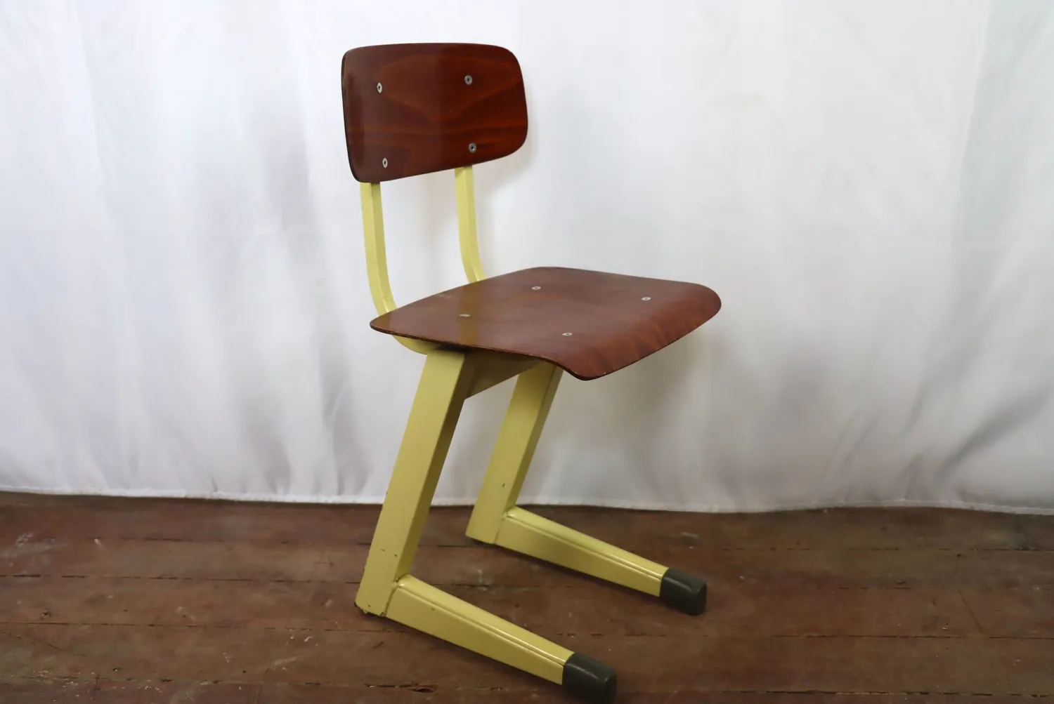 Mon Ami(e) Vintage Kinderstuhl Stahl Holz Sitzhöhe 35 cm