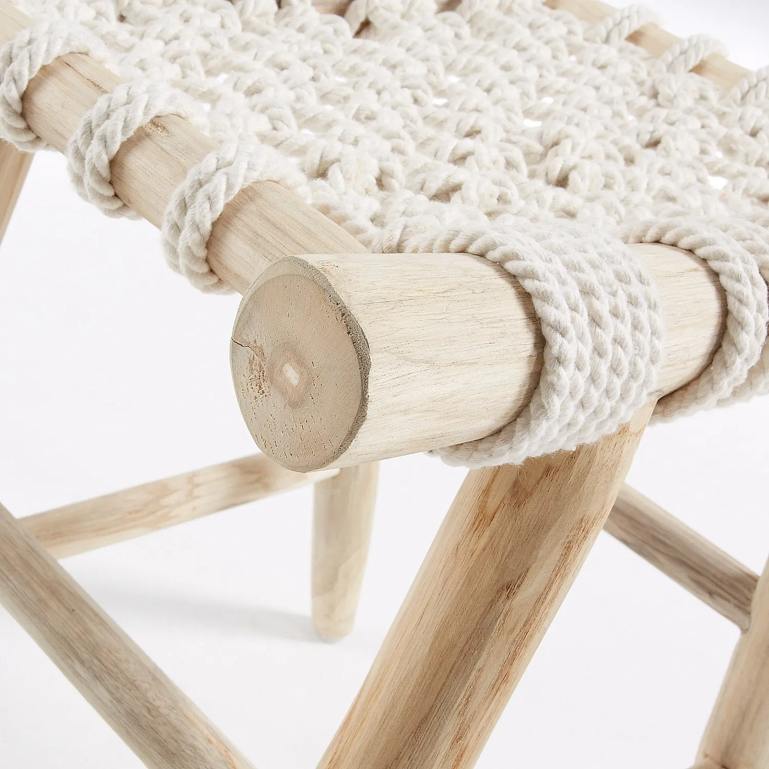 Kave Home Edgard Hocker 45 cm Teak weiß