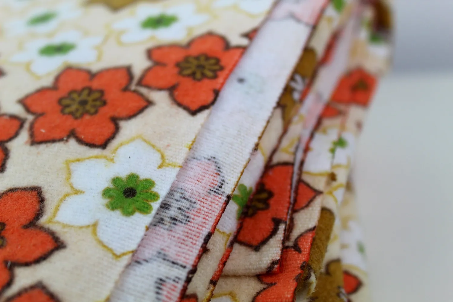 Mon Ami(e) Vintage Retro-Blumen-Stoff Betttücher 2er-Set orange
