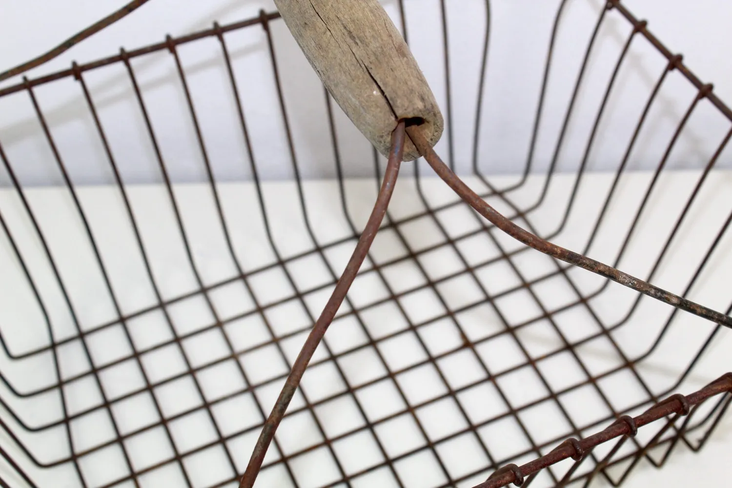 Mon Ami(e) Vintage Metallkorb Gitter Holzgriff antik