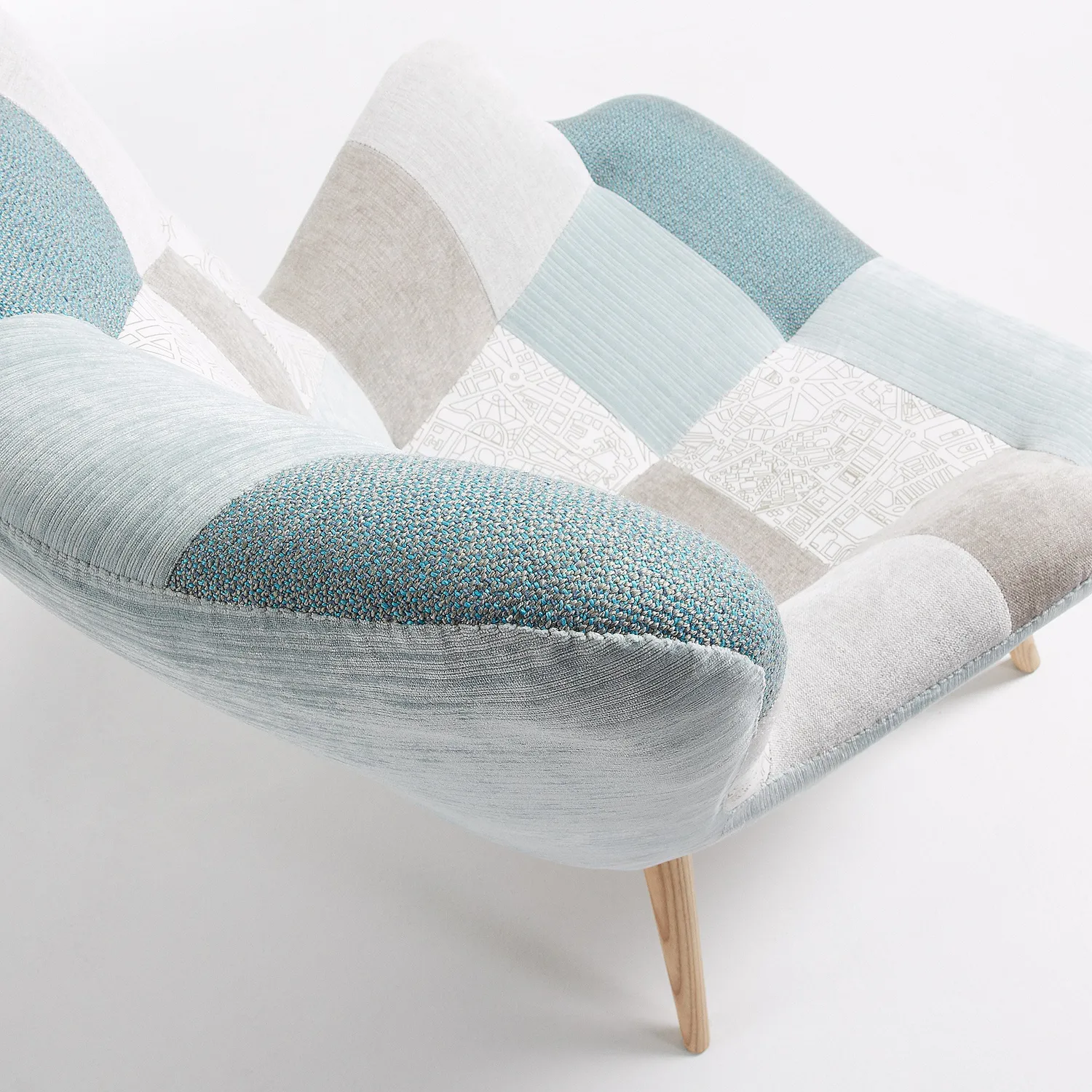 Kave Home Kody Sessel Blau Patchwork mit Armlehnen