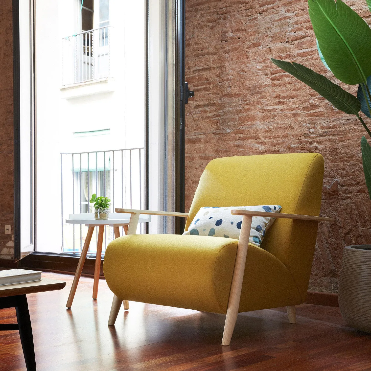 Kave Home Kurb Beistelltisch weiß Ø 46 cm Massivholz
