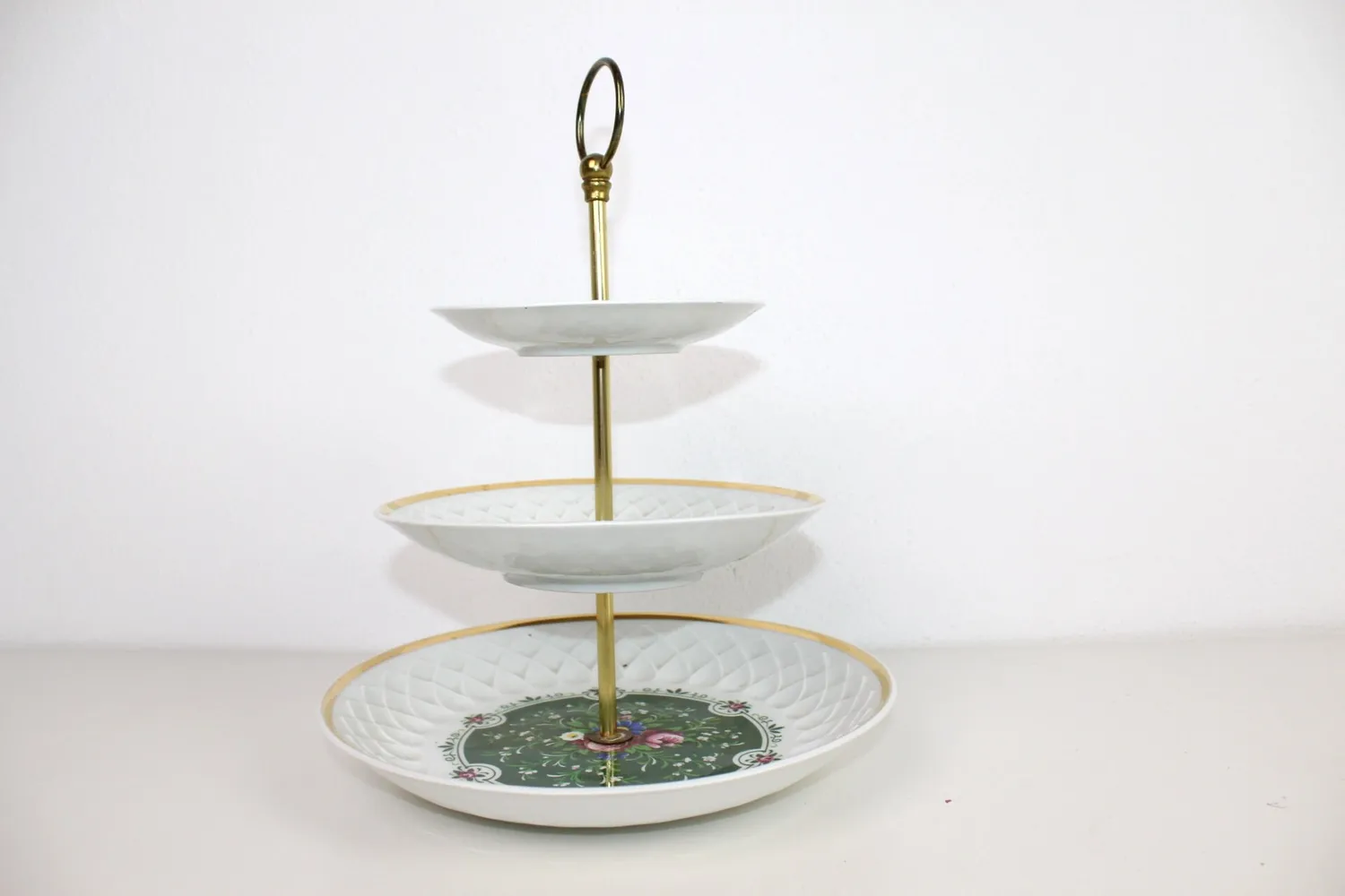 Mon Ami(e) Vintage Vintage-Etagere aus Porzellan, 3-stöckig, Gold