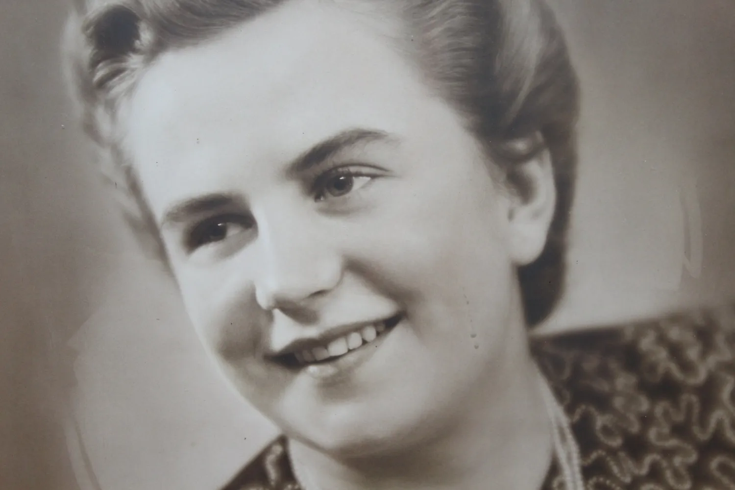 Mon Ami(e) Vintage Fotografie Holzrahmen junge Dame Deko