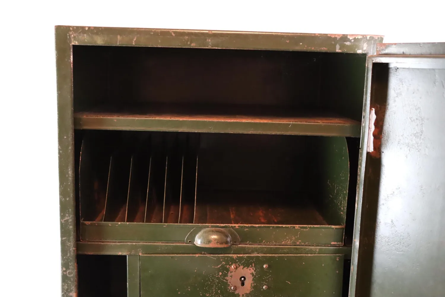 Mon Ami(e) Vintage Metallschrank Tresor grün 90,5 cm