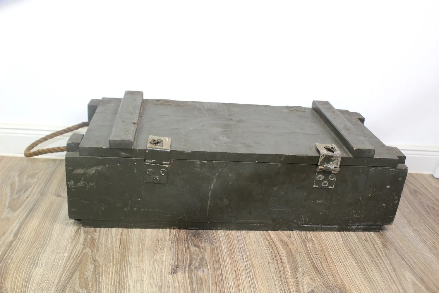 Mon Ami(e) Vintage Holzkiste olivgrün Seilgriffe 70,5 cm Bundeswehr