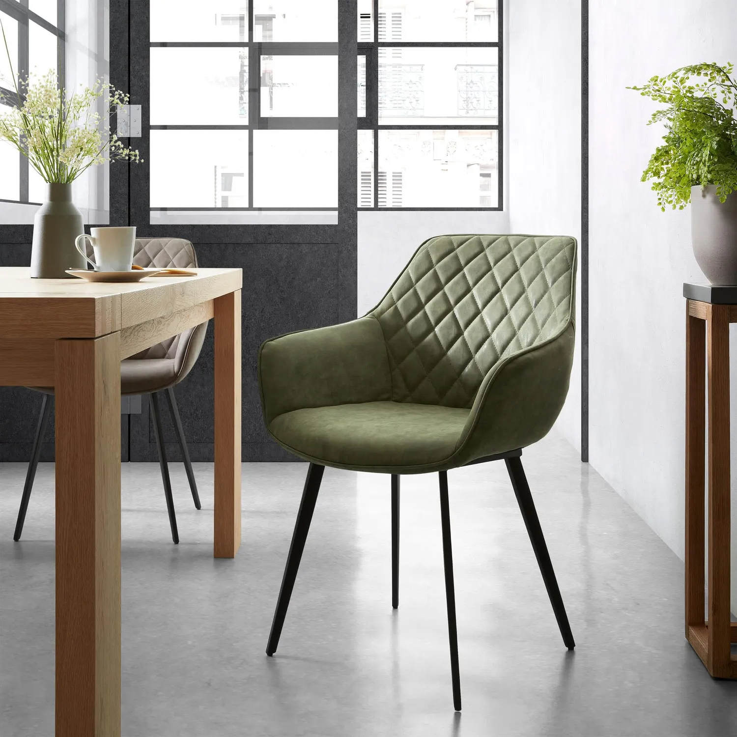 Kave Home Amira Esszimmerstuhl Kunstleder