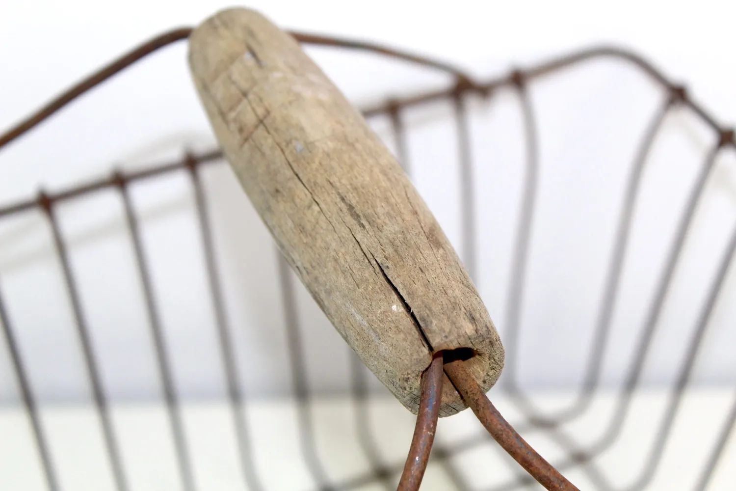 Mon Ami(e) Vintage Metallkorb Gitter Holzgriff antik