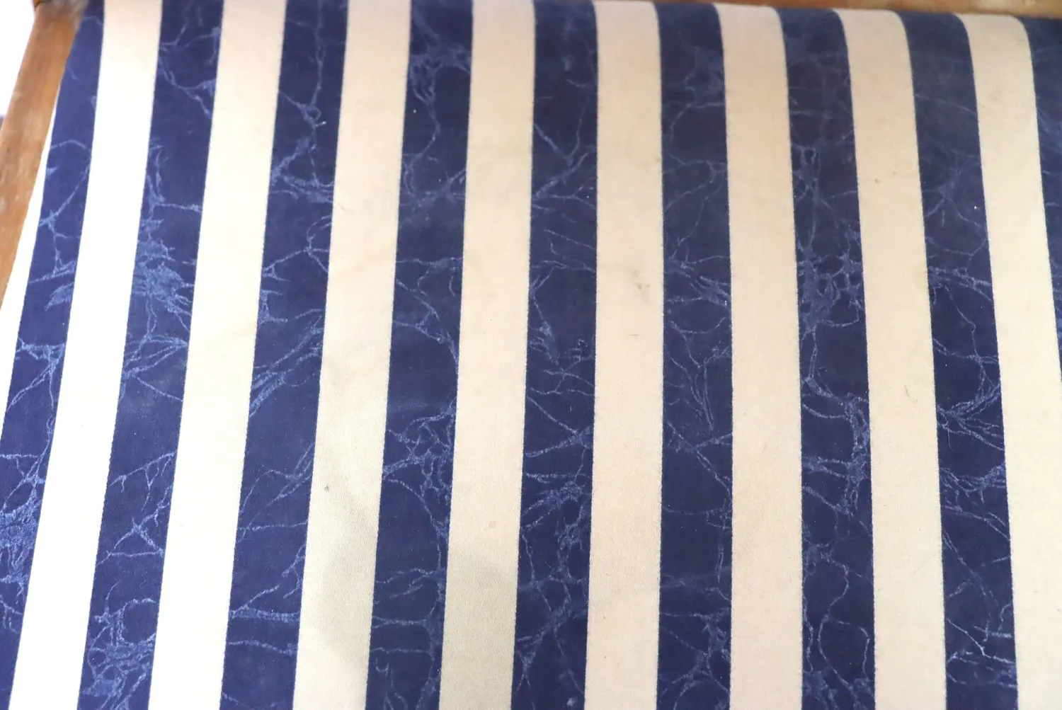 Mon Ami(e) Vintage Holzstuhl mit Armlehnen beige-blau