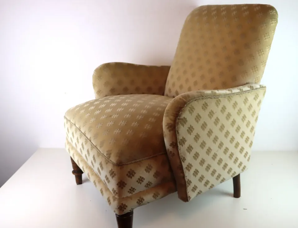 Mon Ami(e) Vintage Loungesessel Holzfüsse Federkern bequem