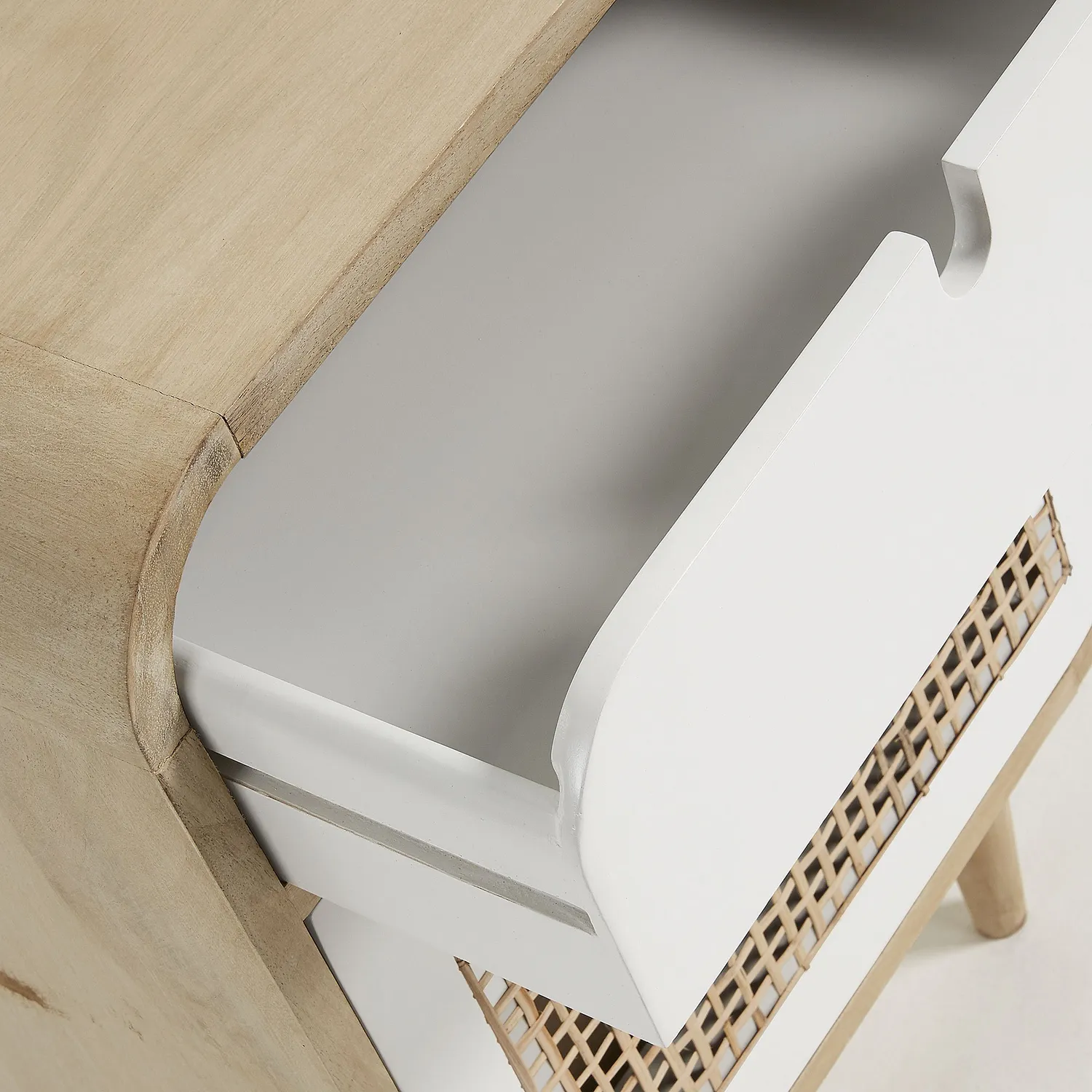 Kave Home Georg Nachttisch Mangoholz weiß