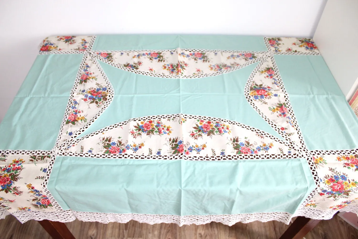 Mon Ami(e) Vintage Blumen Tischdecke 140x120 cm Spitze
