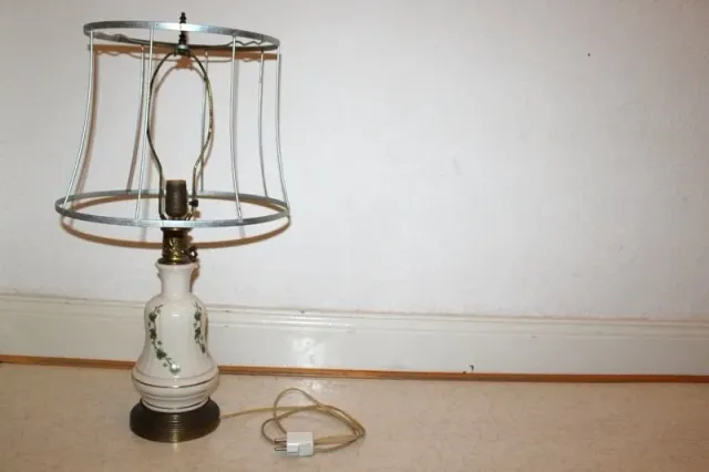 Mon Ami(e) Vintage Tischlampe Messing Keramik 50er Harp