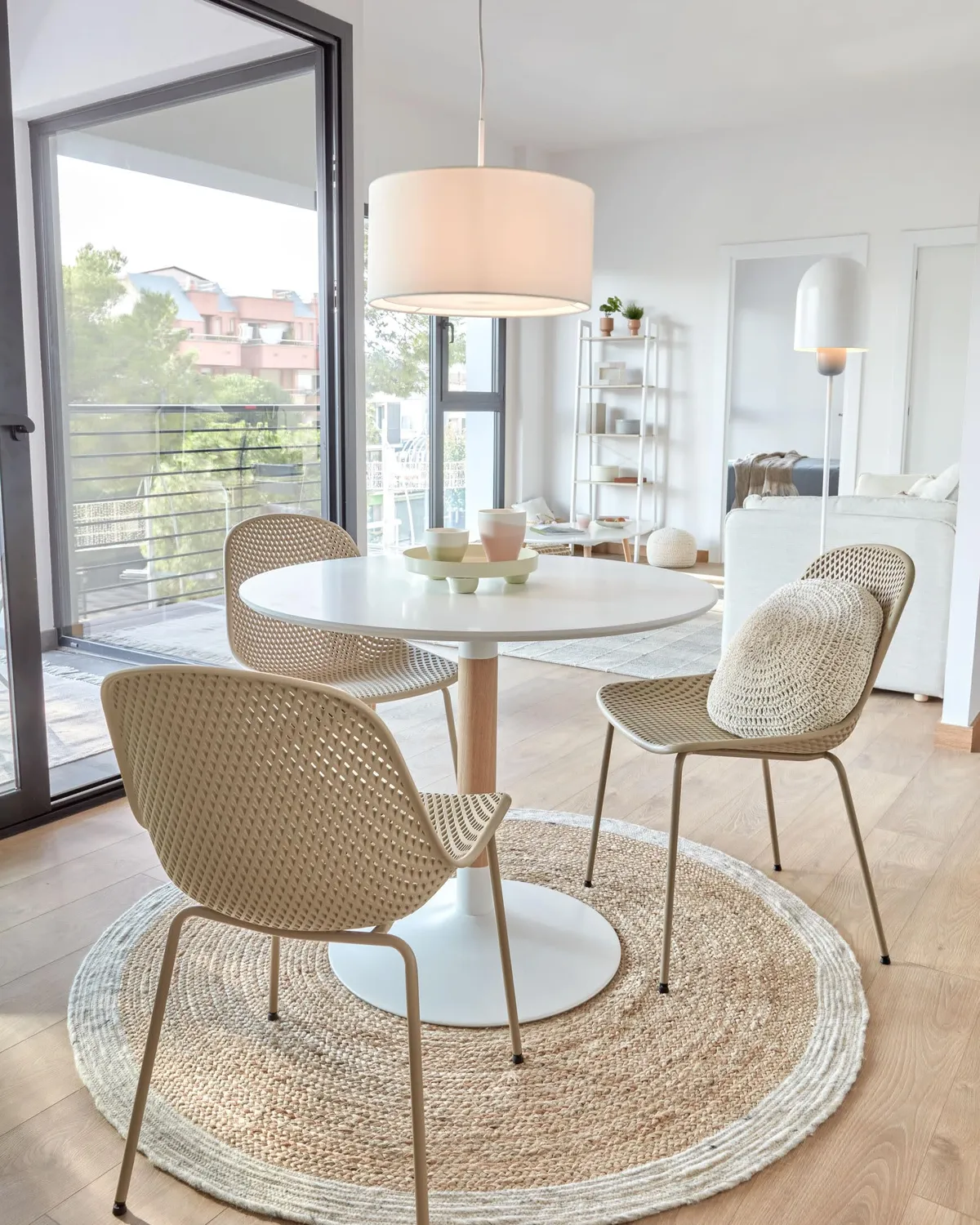 Kave Home Kirb Beistelltisch-Set 2-teilig weiß oval Eiche