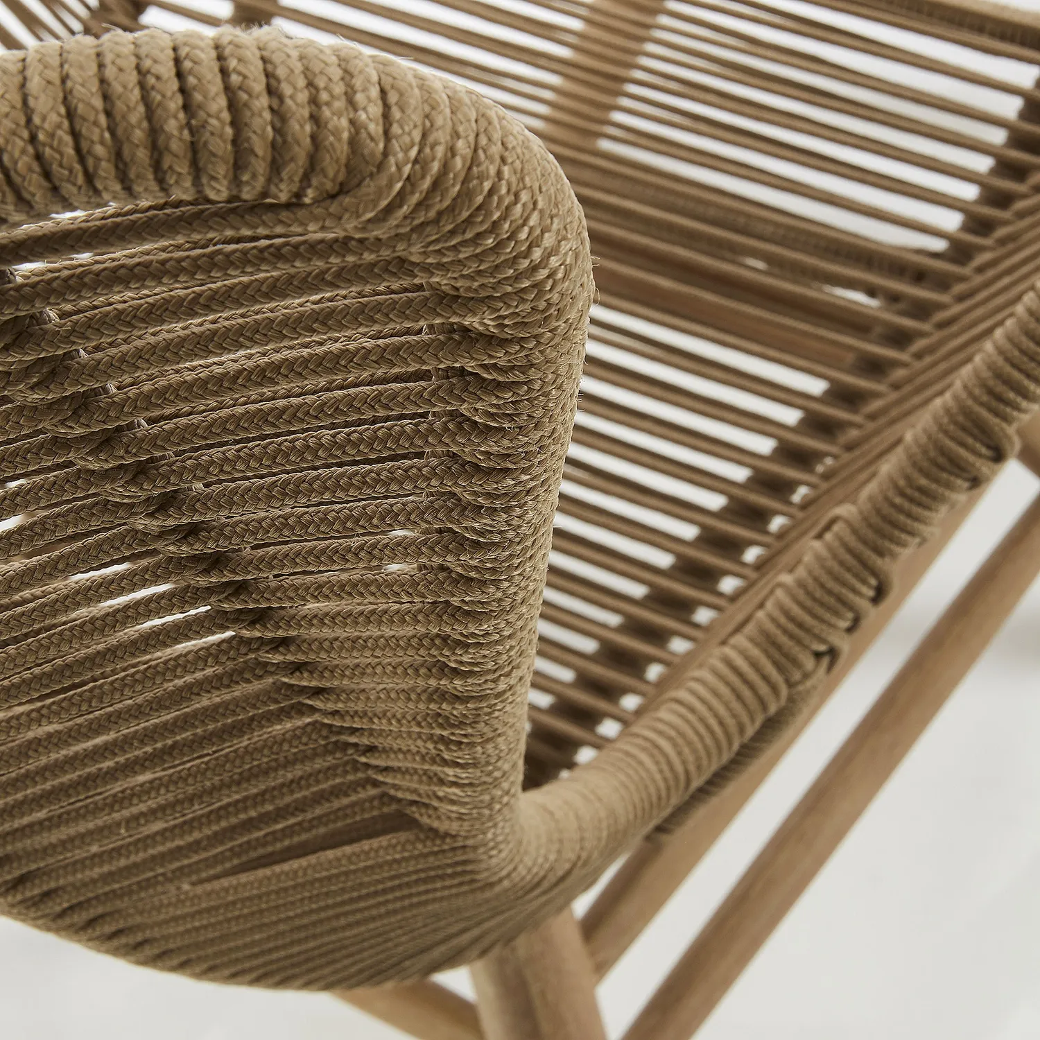 Kave Home Zabel Sessel Eukalyptus mit Hocker