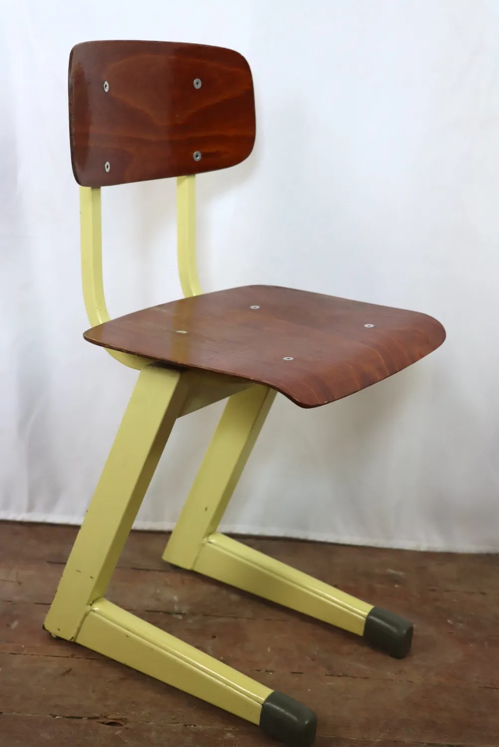 Mon Ami(e) Vintage Kinderstuhl Stahl Holz Sitzhöhe 35 cm