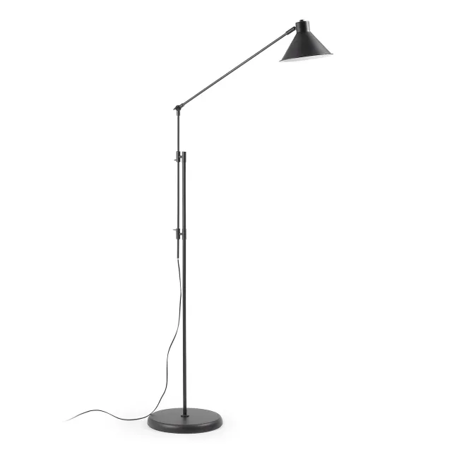 Kave Home Dione Stehlampe schwarz aus Stahl verstellbar