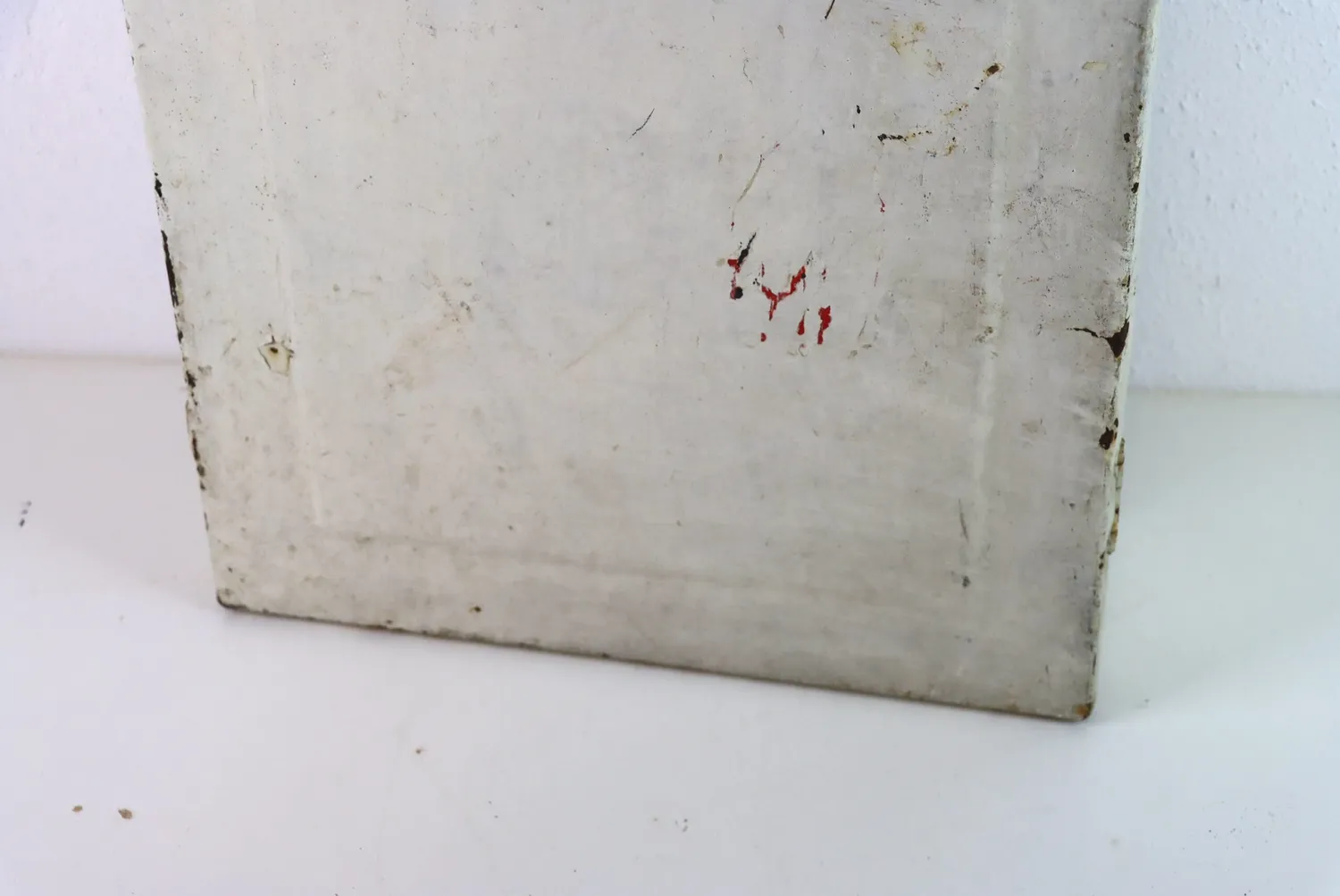 Mon Ami(e) Vintage Luftschutz-Hausapotheke Metallschrank