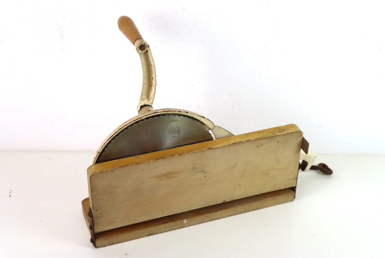 Mon Ami(e) Vintage Brotschneidemaschine Holz Handkurbel